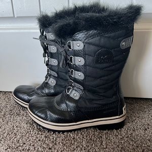 Kids Sorel boots, size 5